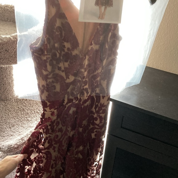 Dress the Population knee length cocktail dress - Picture 2 of 5